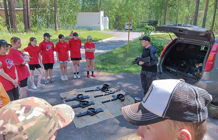 Начальник штаба Юнармии Челябинской области, Руководитель структурного подразделения "Ресурсный Центр "Дом Юнармии" Центра "Авангард" Алексей Зязев посетил Детский оздоровительный центр "Орлёнок" имени Г. П. Ломинского".