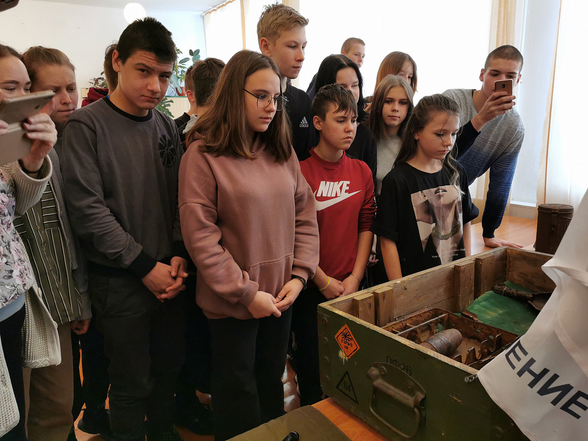 В школе №2 Катав-Ивановска прошла выставка "Хранители памяти"