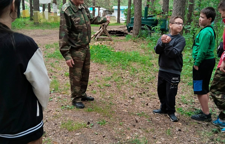 В «Партизанской деревне» парка «Патриот» весь июнь встречали детишек из близлежащих городов: Юрюзани, Усть-Катава и, конечно же, Трехгорного.