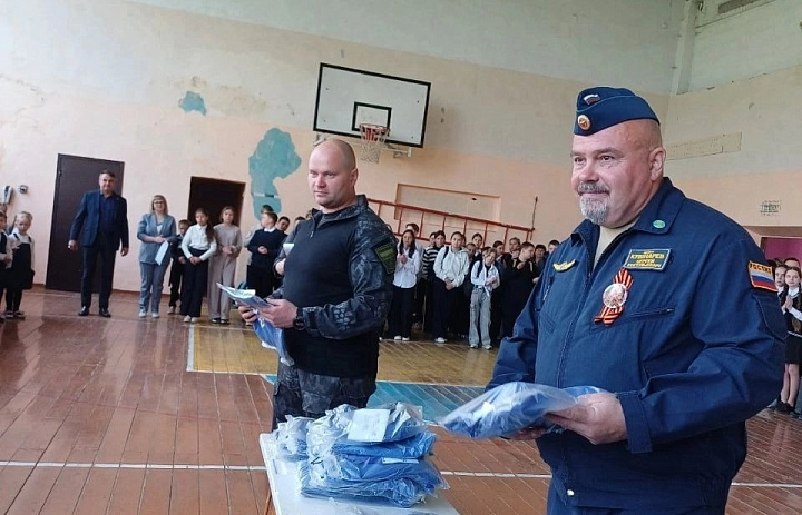 Вступление новых юнармейцев в Кундравинской школе