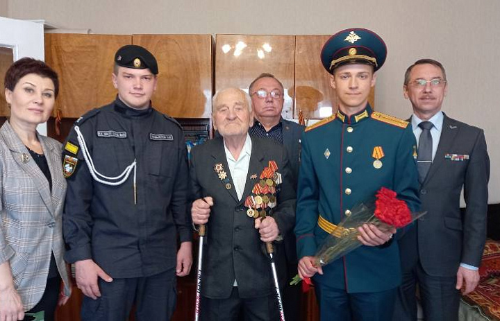 Марафон поздравлений ветеранов Великой Отечественной войны с наступающим Днем Победы